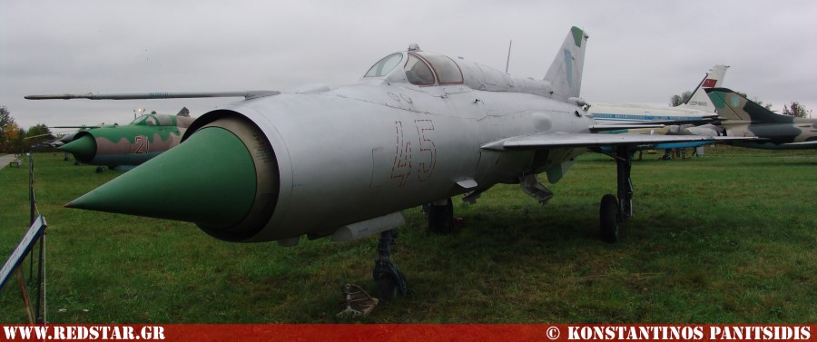 В 1985-2004 годах Львовский государственный авиаремонтный завод переоборудовал 150 самолетов, модификации МиГ-21ПФ и ПФМ в беспилотные воздушные мишени М-21 © Konstantinos Panitsidis